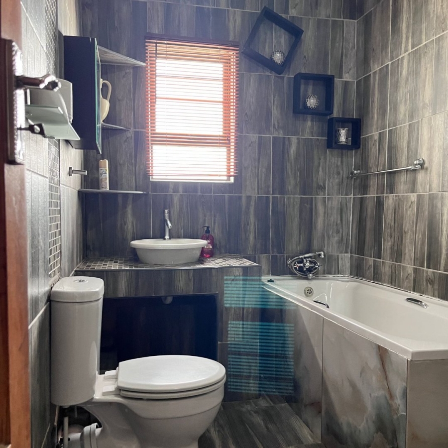 4 Bedroom Property for Sale in Despatch Central Eastern Cape